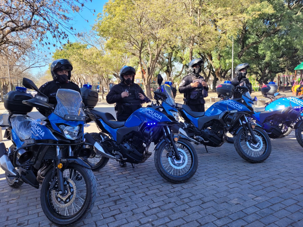 El Ministerio de Seguridad entregó dos motos para Funes